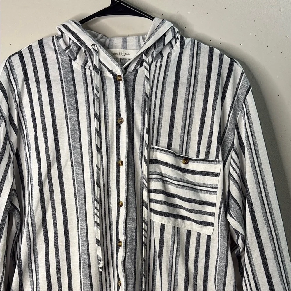 Eden & Olivia Black and White Striped Top - Picture 2 of 9